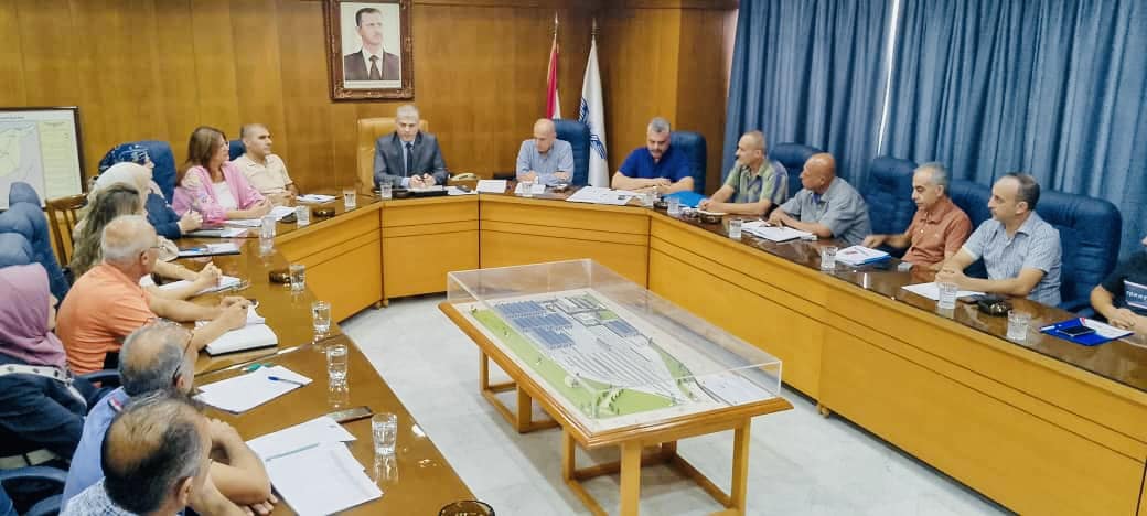د.الأعرج خلال اجتماعه بالمديرين المركزيين يؤكد أهمية التحول الرقمي والسعي لزيادة الإيرادات